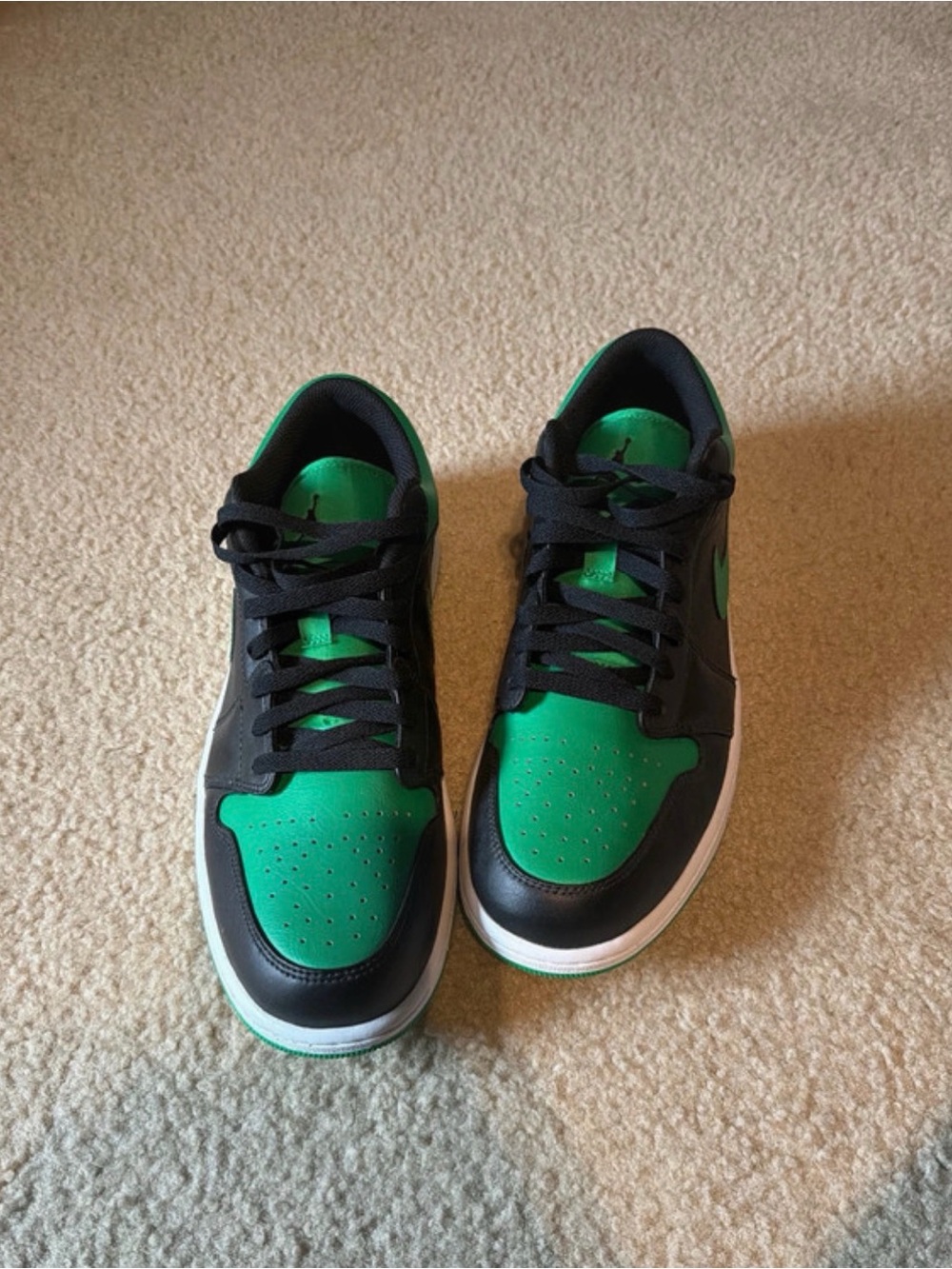 Jordan Men's Low-Top Sneakers in Green and Black